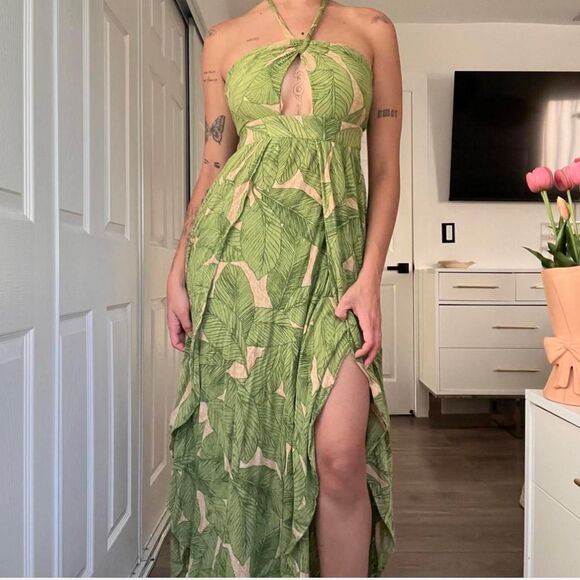 Urban Outfitters (Kimchi Blue) Leaf Print Halter Maxi Dress – Size 4 - Picture 1 of 8